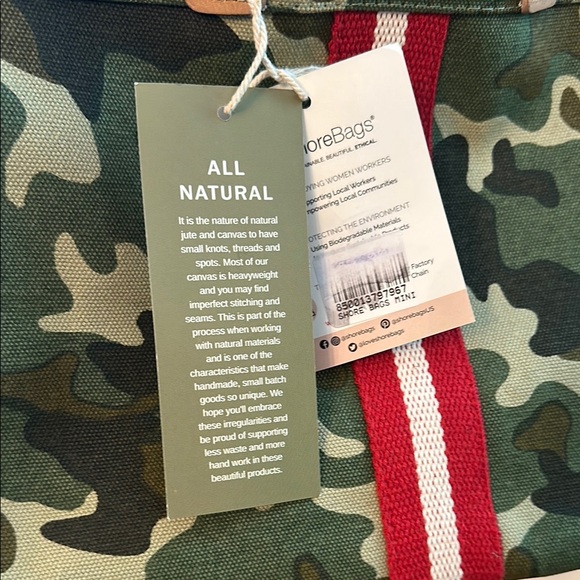 Green and Red Crossbody Bag with Bold Design - Picture 3 of 8